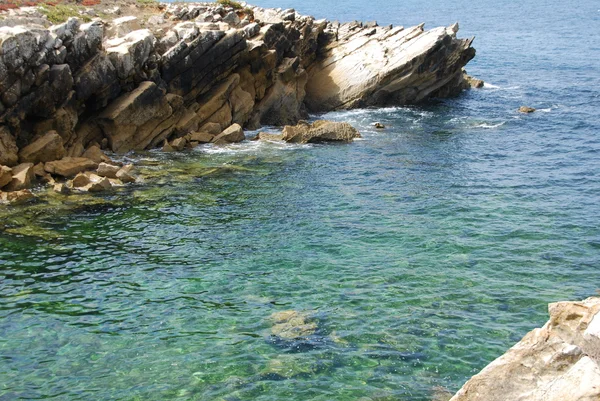 緑の海の水と美しいラグーン — ストック写真