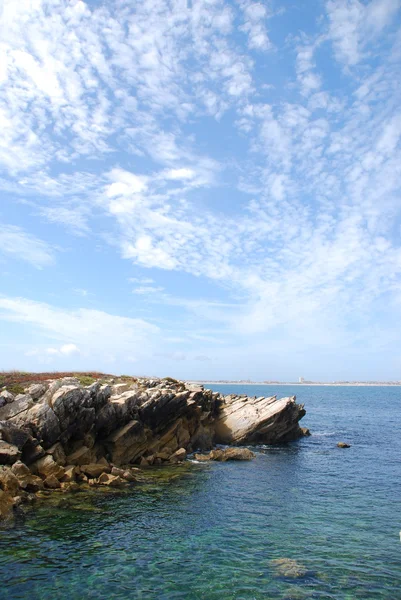 Τεράστιο βράχο στην παραλία Baleal (δραματική cloudscape) — Φωτογραφία Αρχείου