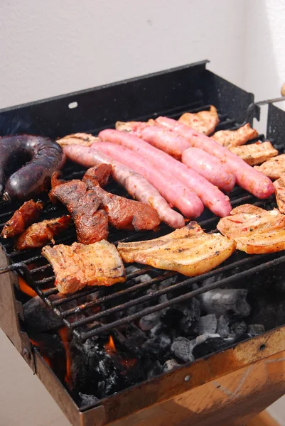 Taze et ızgara ile lezzetli bir yemek — Stok fotoğraf