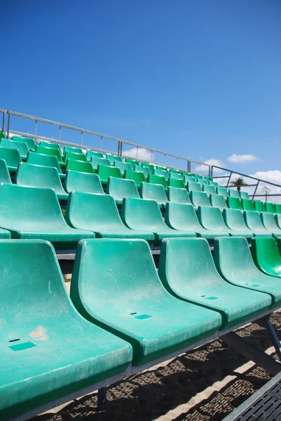 Grüne Tribüne im Stadion — Stockfoto