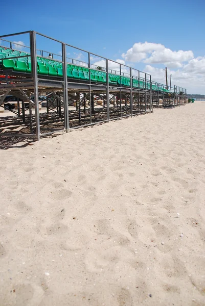 녹색 경기장 관람석 (모래 공간) — 스톡 사진