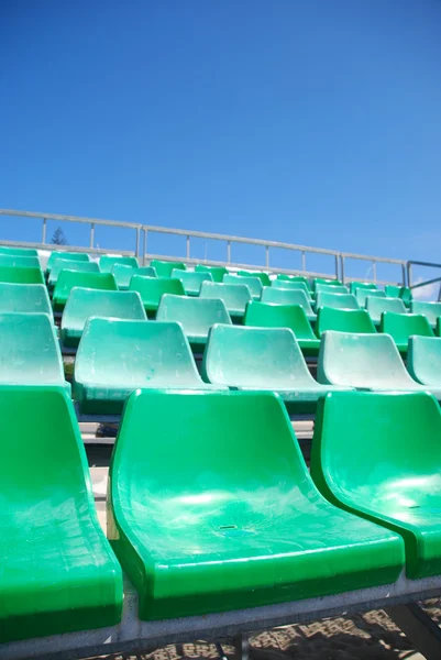 Grüne Tribüne im Stadion — Stockfoto