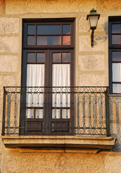 Μπαλκόνι του μία χαρακτηριστική κατοικία στο Πόρτο, Πορτογαλία — Φωτογραφία Αρχείου