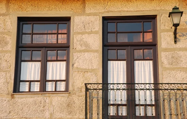 Balkon typického domu v porto, Portugalsko — Stock fotografie