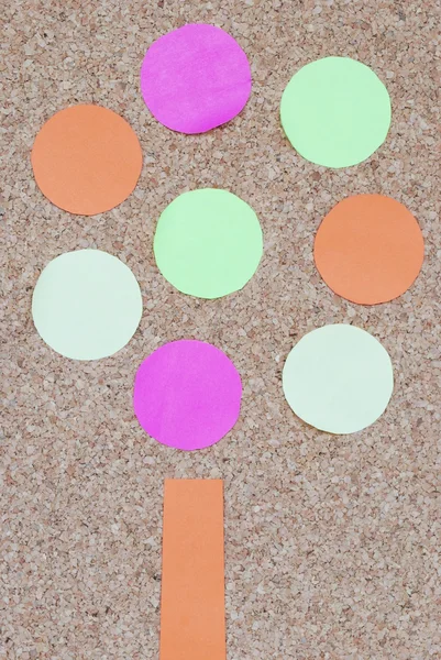 다채로운 코르크 보드 환경 트리 개념 — 스톡 사진