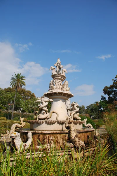 Antyczne fontanny w ogrodzie ajuda w Lizbonie, Portugalia — Zdjęcie stockowe