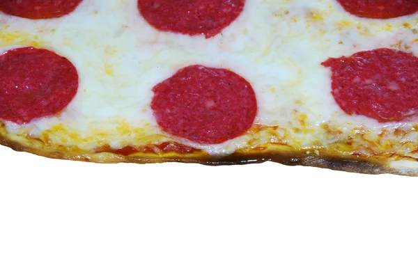 Pizza de 3 queijos e salame caseiro (isolado ) — Fotografia de Stock