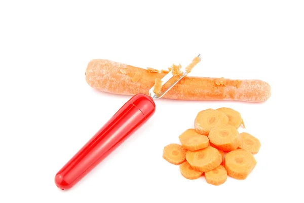 Bir carrot Soyucu beyaz ile peeling — Stok fotoğraf