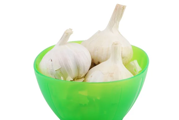 Ciotola verde di aglio fresco su bianco — Foto Stock