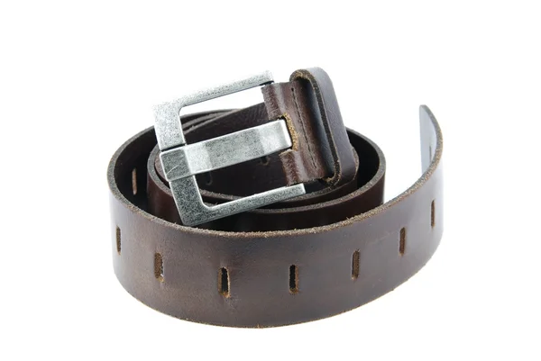 Cinturão de couro marrom escuro no branco — Fotografia de Stock
