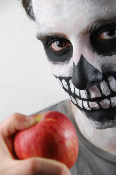 No comas solo manzanas (concepto de chico esqueleto ) —  Fotos de Stock