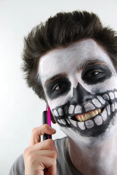 Esqueleto cara falando no celular — Fotografia de Stock