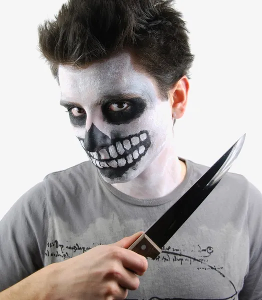 Assassino esqueleto cara com uma faca sangrenta — Fotografia de Stock