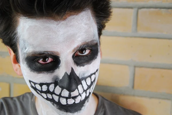 Портрет creepy хлопець скелет (карнавал обличчя живопис) — стокове фото