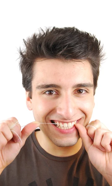 Человек чистит зубы нитью — стоковое фото