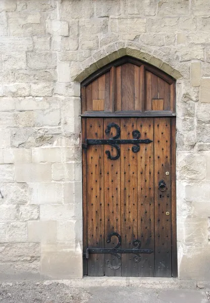 Houten deur uit middeleeuwse tijdperk — Stockfoto