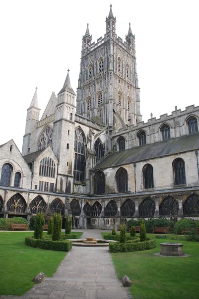 Katedra w Gloucester (widok na ogród) — Zdjęcie stockowe
