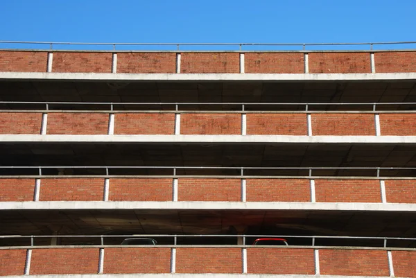 Parkering i flera våningar — Stockfoto