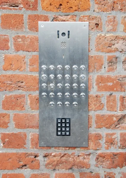 Дверной звонок и код доступа — стоковое фото