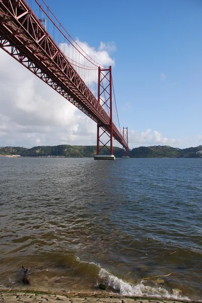 Puente del 25 de abril en Lisboa, Portugal — Foto de Stock