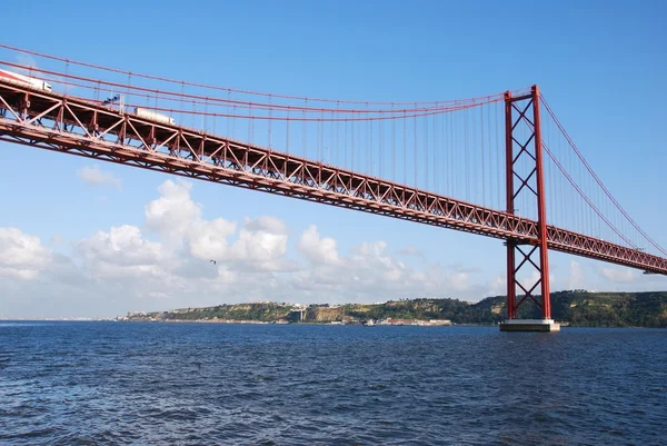 Ponte 25 de Abril em Lisboa, Portugal — Fotografia de Stock