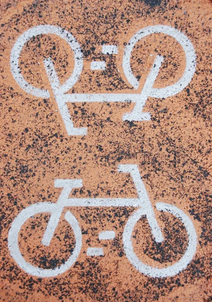 Asfalto con señales de bicicleta —  Fotos de Stock