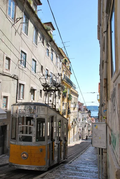 Bica výtah tramvaj v Lisabonu, Portugalsko — Stock fotografie
