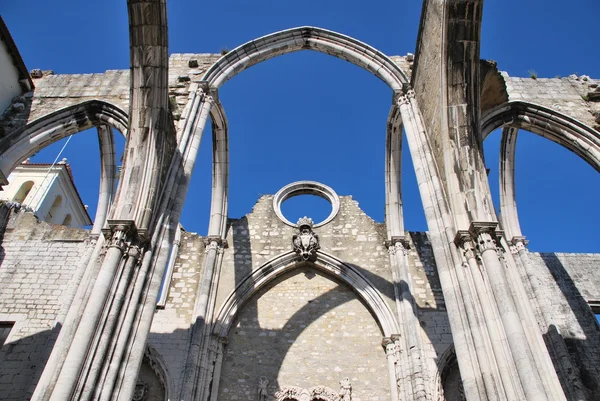 Carmo-kerk ruïnes in Lissabon, portugal — Stockfoto