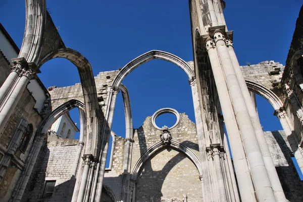 Carmo zříceniny kostela v Lisabonu, Portugalsko — Stock fotografie