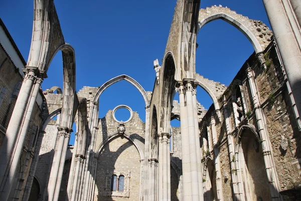 Ερείπια εκκλησίας Carmo στη Λισαβόνα, Πορτογαλία — Φωτογραφία Αρχείου