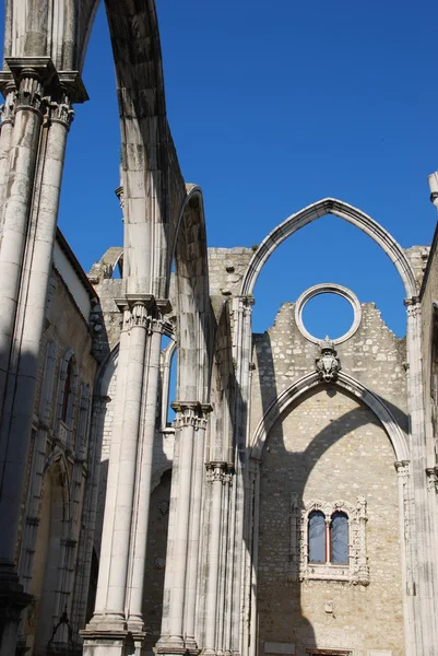 Ruiny Kościoła Carmo w Lizbonie, Portugalia — Zdjęcie stockowe