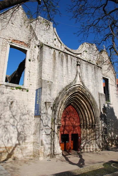 Carmo kyrkan ruinerna i Lissabon, portugal — Stockfoto