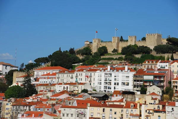 Lissabon stadsbilden med sao jorge slott — Stockfoto
