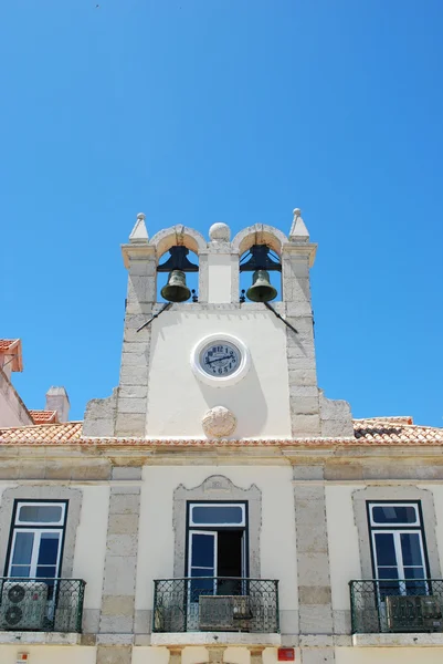 Oude kerk in de binnenstad van cascais, portugal — Stockfoto