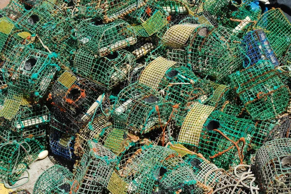 Régi halászati ketrecekben a port cascais, Portugália — Stock Fotó