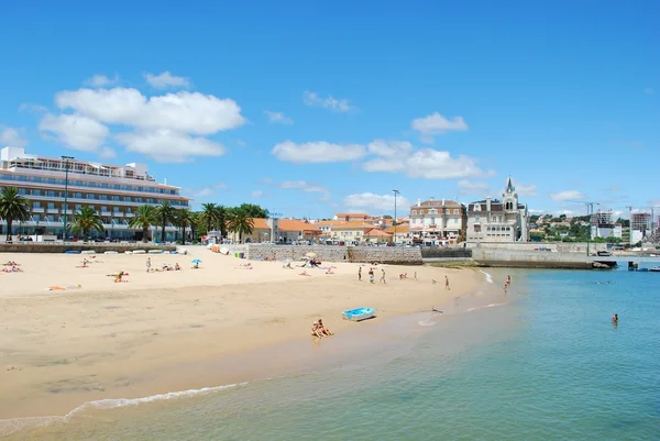 Потрясающий пляж в Кашкайше, Португалия — стоковое фото