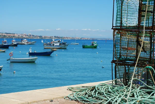 Velho equipamento de pesca no porto de Cascais, Portugal — Fotografia de Stock