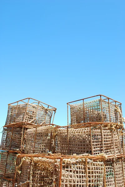 Stare klatki rybackiego w porcie cascais, Portugalia — Zdjęcie stockowe