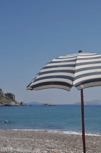 Пляжный зонтик — стоковое фото