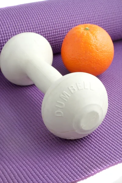 Fruit and exercise equipment — Stock Photo, Image