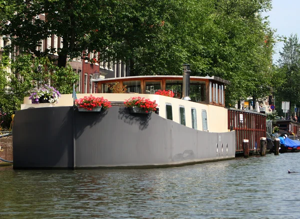 Amsterdam houseboat — Zdjęcie stockowe