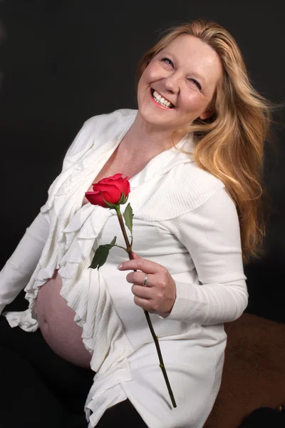 Pretty Irish pregnant woman — Stock Photo, Image