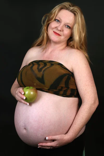 Mulher grávida irlandesa bonita Imagens De Bancos De Imagens