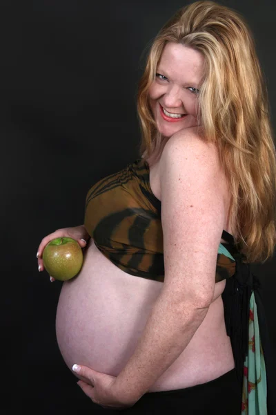Mujer embarazada bastante irlandesa Fotos de stock libres de derechos