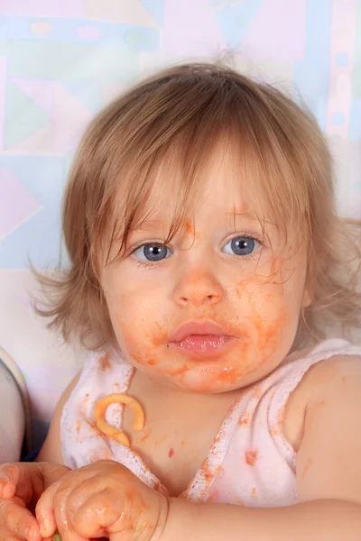 Messy baby girl eating spaghetti — Stock Photo, Image