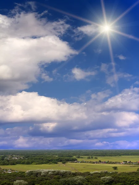Sole cielo nuvole luce solare — Foto Stock