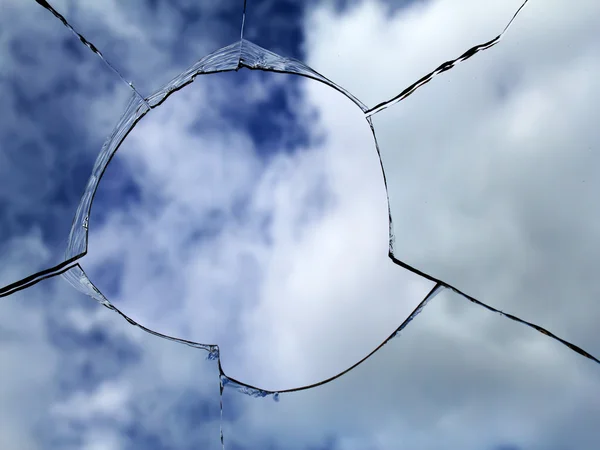 Glaset krossat fönster — Stockfoto