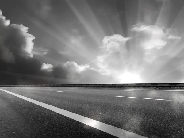 Slunce obloha mraky road — Stockfoto