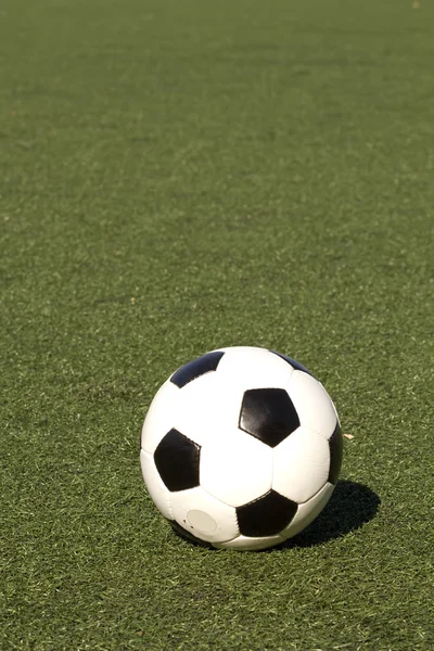 Bola de futebol, campo — Fotografia de Stock