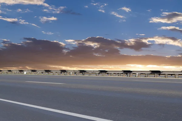 Vägen asfalterad sunrise — Stockfoto